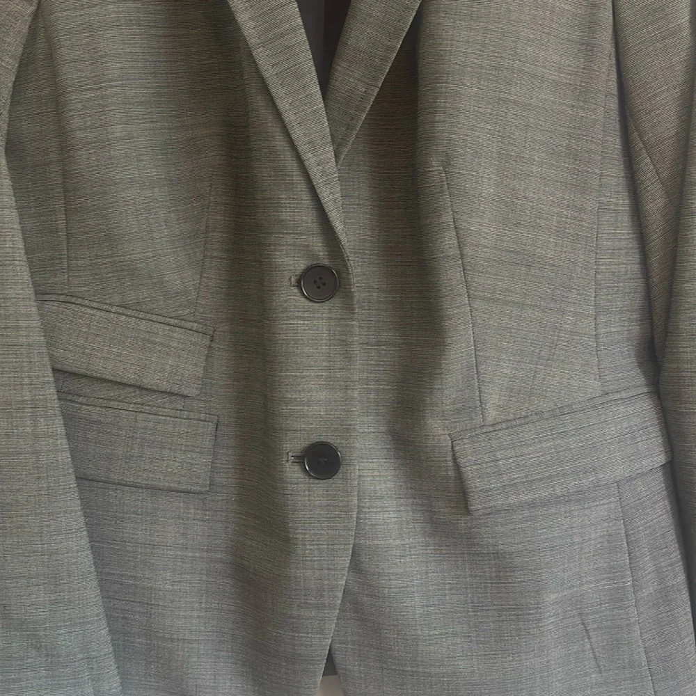 ❤️2/$15 or 3/$21❤️Talbots Women’s Charcoal Lightweight Blazer, Size 12 Petite